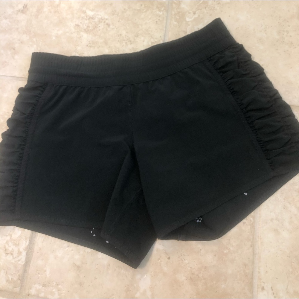Lululemon shorts size 4
